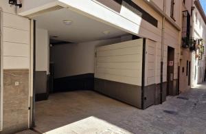 an empty hallway of a building with a garage at IMEDA Apartamentos Piedra Santa in Granada