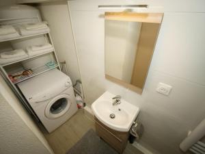 a small bathroom with a sink and a washing machine at Appartement boheme in Martigues