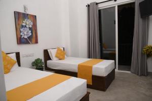 Postel nebo postele na pokoji v ubytování Everdew Kandy Rooms