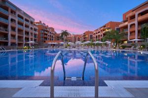 The swimming pool at or close to Arguineguín Park By Servatur VV