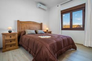 Posteľ alebo postele v izbe v ubytovaní Apartamentos turísticos rurales Camino Río Peralta + 36 fotografií