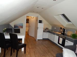 a kitchen and dining room with a table in a room at Grit´s Ferienwohnung in Ostseebad Karlshagen +19 photos