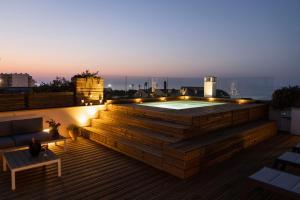 Bazén v ubytování Porta Vetere - Boutique Rooms nebo v jeho okolí