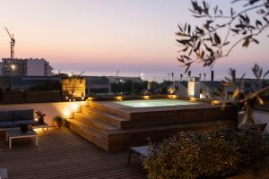 Bazén v ubytování Porta Vetere - Boutique Rooms nebo v jeho okolí