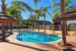 Bazén v ubytování Luxury apartment at Baia da Luz Resort nebo v jeho okolí