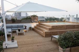 Bazén v ubytování Porta Vetere - Boutique Rooms nebo v jeho okolí