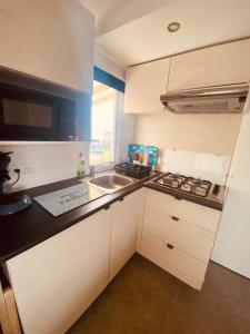 Afbeelding uit fotogalerij van Mobilhome P27 6 personnes climatisé in Le Portel