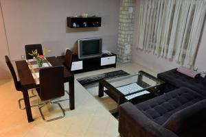 Televisyen dan/atau pusat hiburan di Apartments Nino