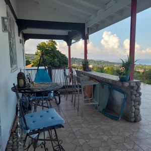 Balkón nebo terasa v ubytování Canefield sea view apartment