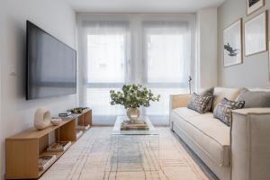 Μια τηλεόραση ή/και κέντρο ψυχαγωγίας στο Miosotis Suites