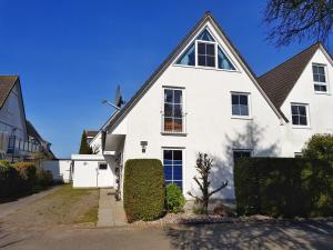 a white house with a black roof at Inselsonne Haus Inge - Fewo Inge in Breege in Breege