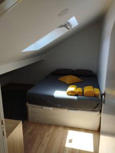 a bedroom with a bed with yellow towels on it at Katyto house in Costa da Caparica