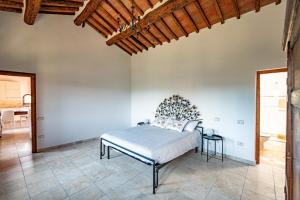 Πινγκ πονγκ στο Crete Senesi Charming Apartments with Private Parking! ή εκεί κοντά