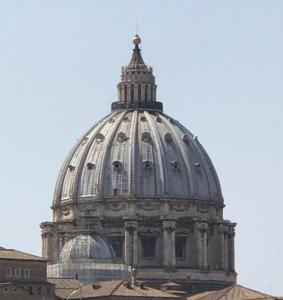Un edificio con una cupola sopra. di Amore del Vaticano a Roma