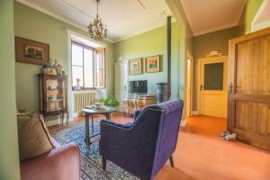 A seating area at Suite con Bagno in villa esclusiva - Urbino