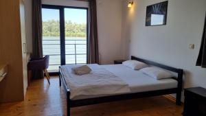 Letto o letti in una camera di B&B Botel Charlie