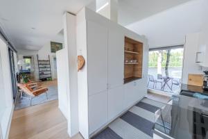 Kuchyň nebo kuchyňský kout v ubytování Villa Wikkelä
