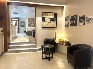 a waiting room with two chairs and a table at Hotel Nuvò in Naples
