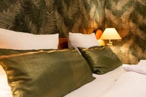Postel nebo postele na pokoji v ubytování Rein Klassik Hotel