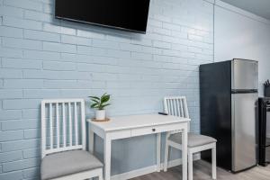 Η κουζίνα ή μικρή κουζίνα στο Cottages at Rockaway Beach Suite #2