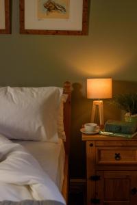 Łóżko lub łóżka w pokoju w obiekcie Downe Arms Castleton