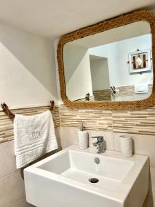 a bathroom with a white sink and a mirror at DIMORA ELIVA in Monopoli
