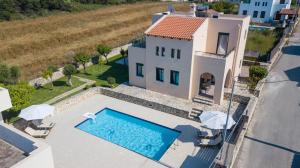 an aerial view of a house with a swimming pool at Villa Eleni in Asprouliánoi