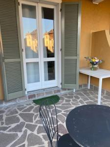 a patio with a table and chairs and a window at Dimora Sofia in Rovetta