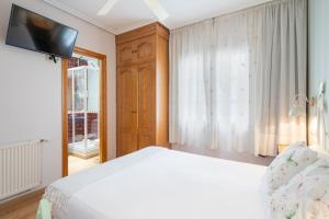 Кровать или кровати в номере Hotel Alda Puerta Del Sol
