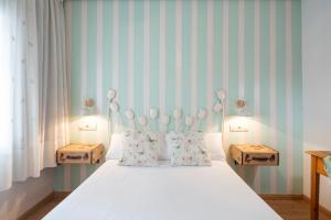 Кровать или кровати в номере Hotel Alda Puerta Del Sol