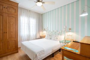 Кровать или кровати в номере Hotel Alda Puerta Del Sol