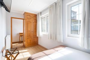 Кровать или кровати в номере Hotel Alda Puerta Del Sol