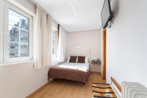 Кровать или кровати в номере Hotel Alda Puerta Del Sol