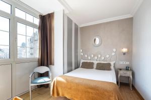 Кровать или кровати в номере Hotel Alda Puerta Del Sol