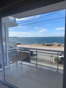 a view of the ocean from the balcony of a house at Vista al Mar in Puerto Madryn