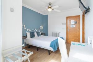 Кровать или кровати в номере Hotel Alda Puerta Del Sol