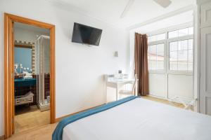 Кровать или кровати в номере Hotel Alda Puerta Del Sol