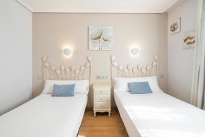 Кровать или кровати в номере Hotel Alda Puerta Del Sol