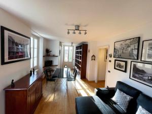 a living room with a couch and a table at Plinio center town apartment in Bellagio