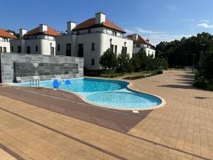 Bazén v ubytovaní Baltica Heaven Apartmant 95F alebo v jeho blízkosti