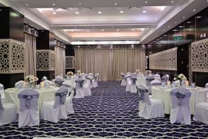 Un restaurante o sitio para comer en Retaj Al Rayyan