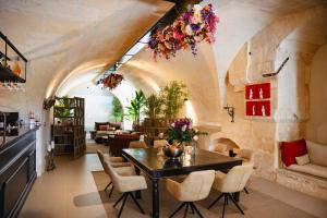 a kitchen and dining room with a table and chairs at JK Moulin Paradou in Paradou
