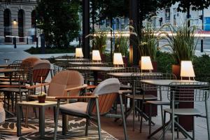 Reštaurácia alebo iné gastronomické zariadenie v ubytovaní Holiday Inn - Warsaw City Centre by IHG
