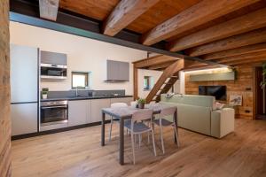 Kuchyň nebo kuchyňský kout v ubytování Maison Marcoz - Appartamenti vacanze
