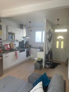 Kuchyňa alebo kuchynka v ubytovaní Maison familiale, quartier calme