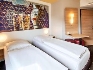 Postel nebo postele na pokoji v ubytování B&B Hotel Frankfurt-Nord