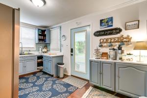 a kitchen with blue cabinets and a blue rug at Magnolia House 1 Mi to Historic Georgetown in Georgetown