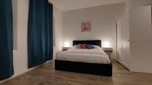 Ένα ή περισσότερα κρεβάτια σε δωμάτιο στο Vigarani Apartments