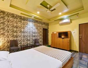 Postel nebo postele na pokoji v ubytování hotel saptarang residency panhala