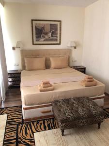 a bedroom with a large bed in a room at Apartment Marbella House in Marbella